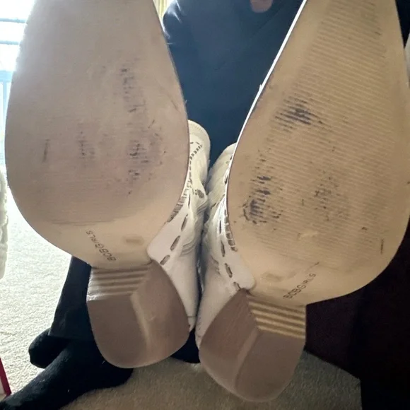 Women's White Embroidered Western Boots - Picture 4 of 11